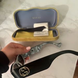 New Gucci Monochromatic Rectangle Sunglasses w/ Interlocking G Temples with Case